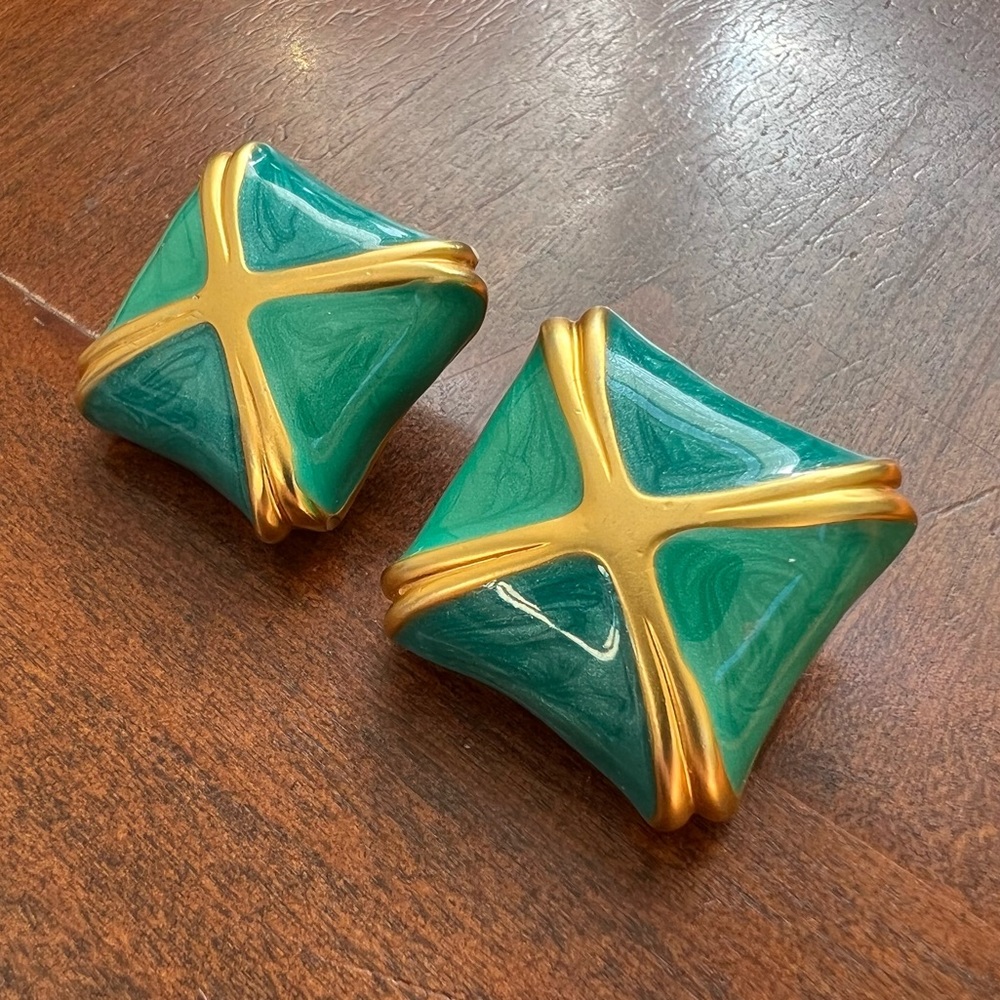 Vintage Aqua, Teal, & Gold Crisscross Clip Earrings er2